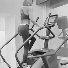 お尻の引き締め・ヒップアップに効果的な有酸素トレーニングの女性|プライベートジム